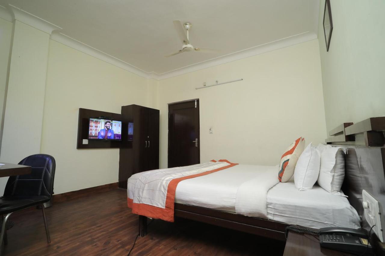 Hotel Vivek Continental Гваліор Екстер'єр фото