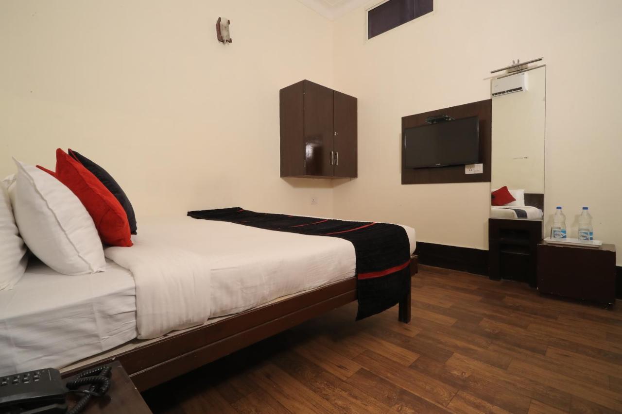 Hotel Vivek Continental Гваліор Екстер'єр фото